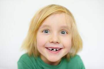 Zęby mleczne pełnią wiele funkcji - ATJ Stomatologia Łódź Zęby mleczne pełnią wiele funkcji - ATJ Stomatologia Łódź