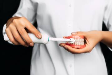 Elektryczne szczoteczki do zębów - jak wybrać najlepszą? ATJ Stomatologia Elektryczne szczoteczki do zębów - jak wybrać najlepszą? ATJ Stomatologia